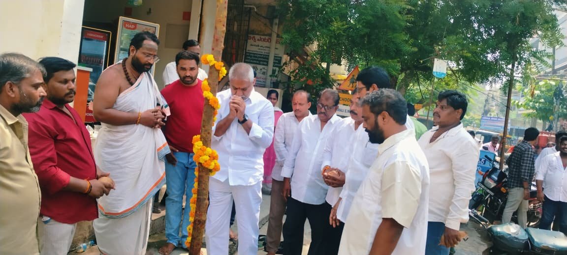 అమ్మ ఆశీస్సులు ప్రతీ ఒక్కరికీ అందాలి